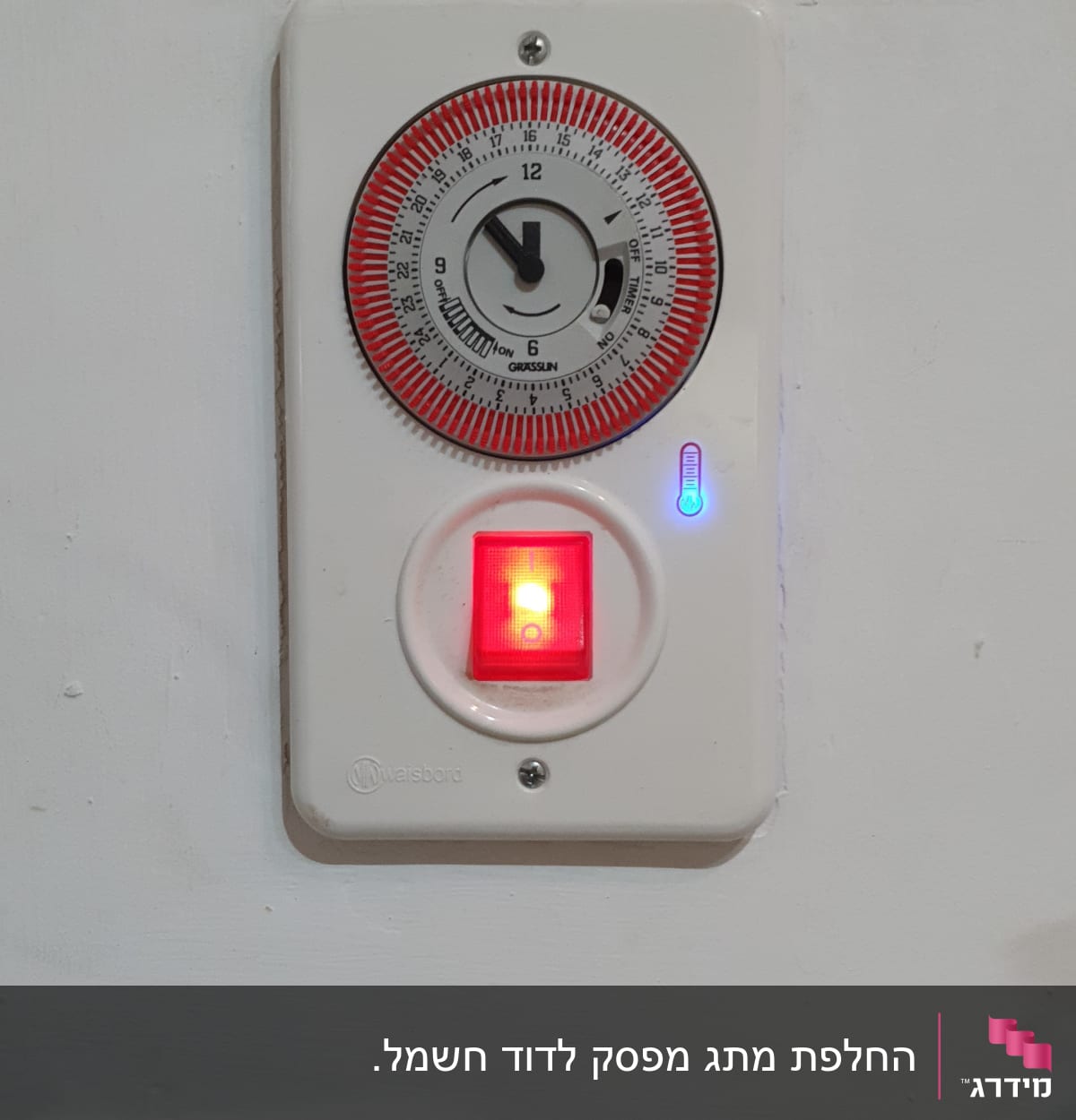 שעון טיימר חשמלי עם נורית חיווי אדומה